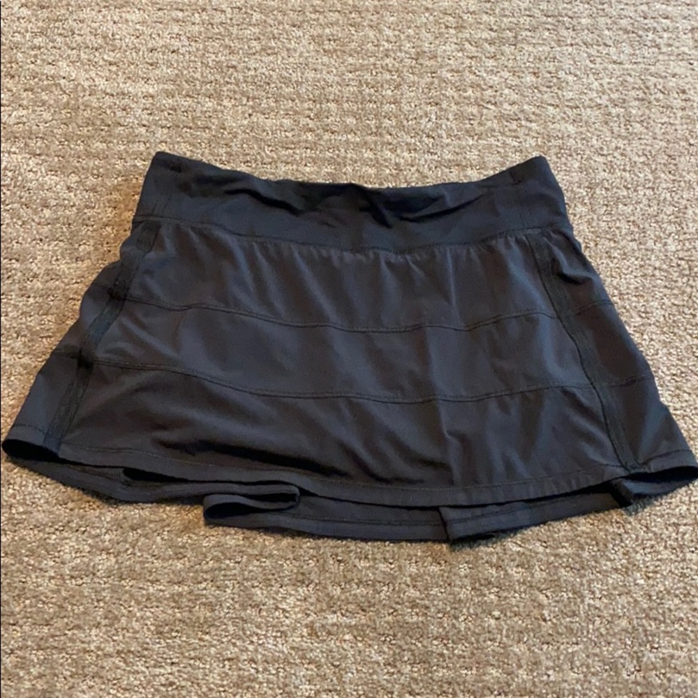 Black lululemon tennis skirt size 4
